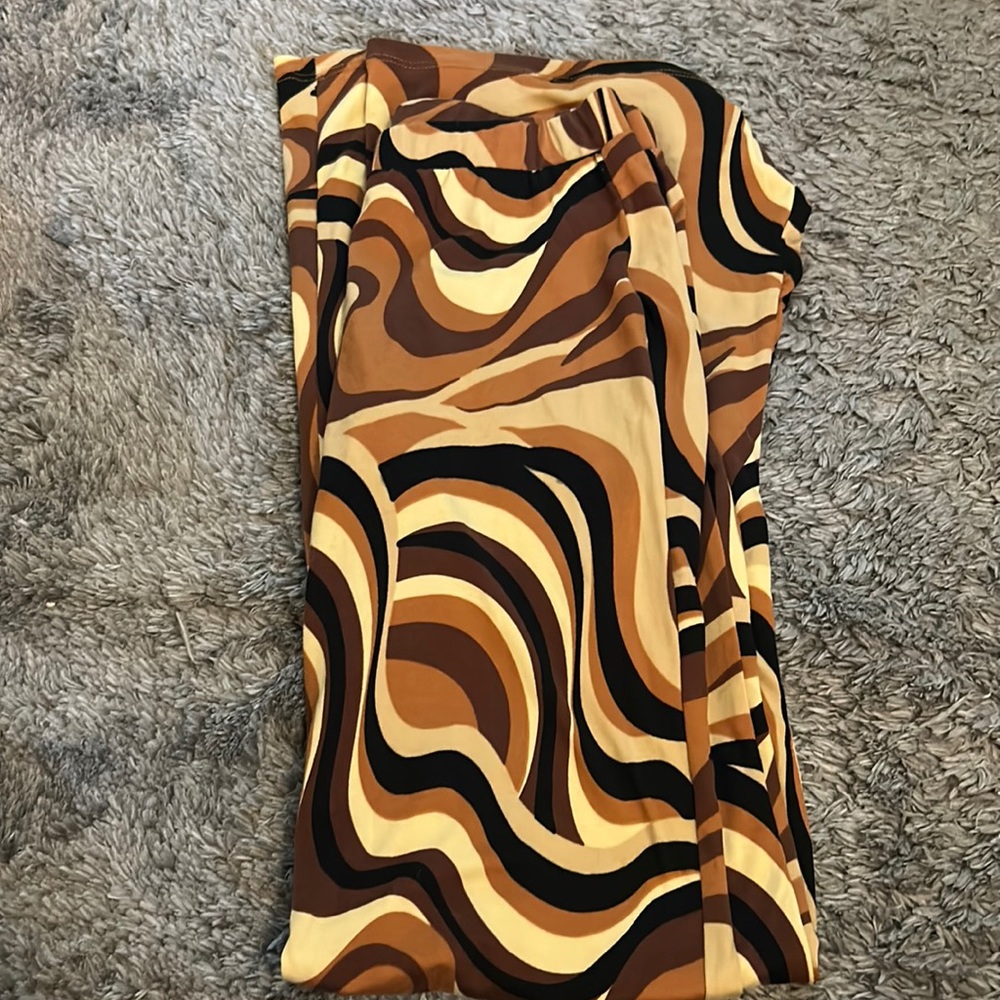 Tilly’s swirl flare leggings, kids large